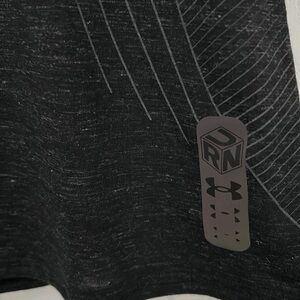 New under armour new XS Tshirt